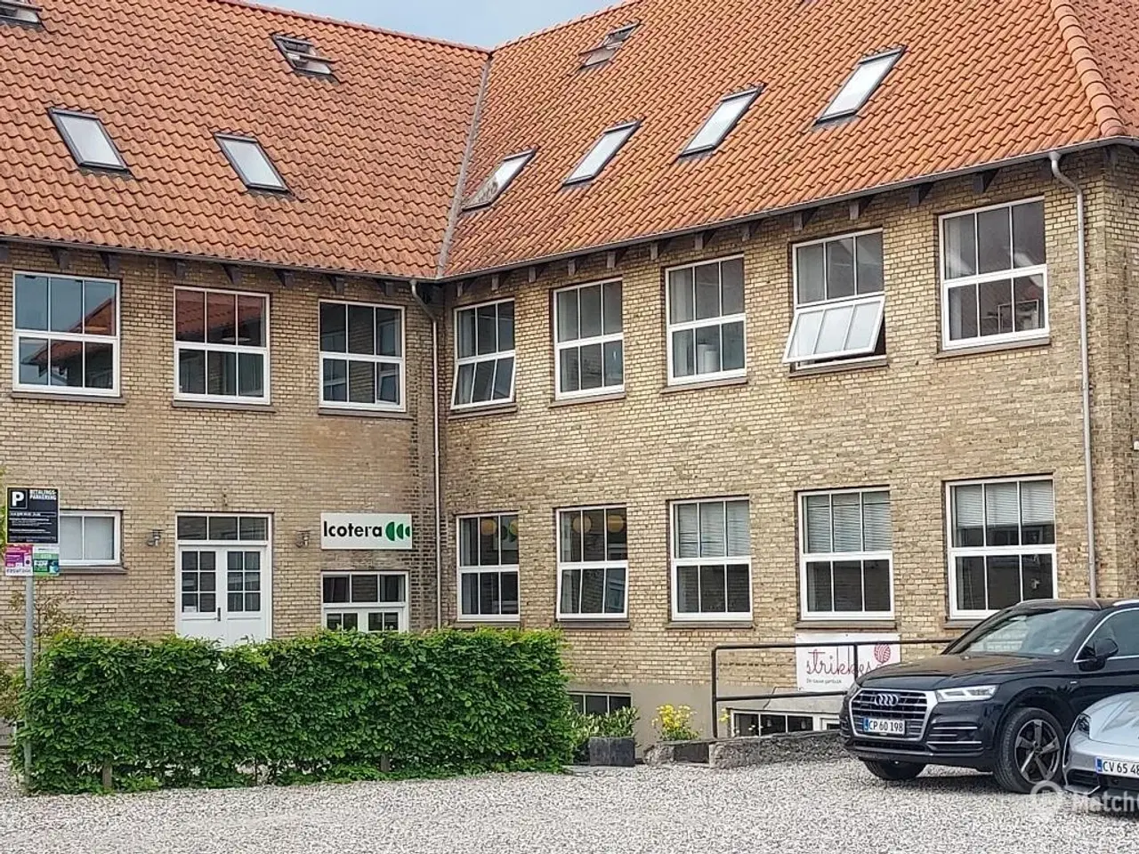 Billede 3 - Kontor i gammel fabrik – 201 kvm - Parkeringsplads lige bag ejendommen.