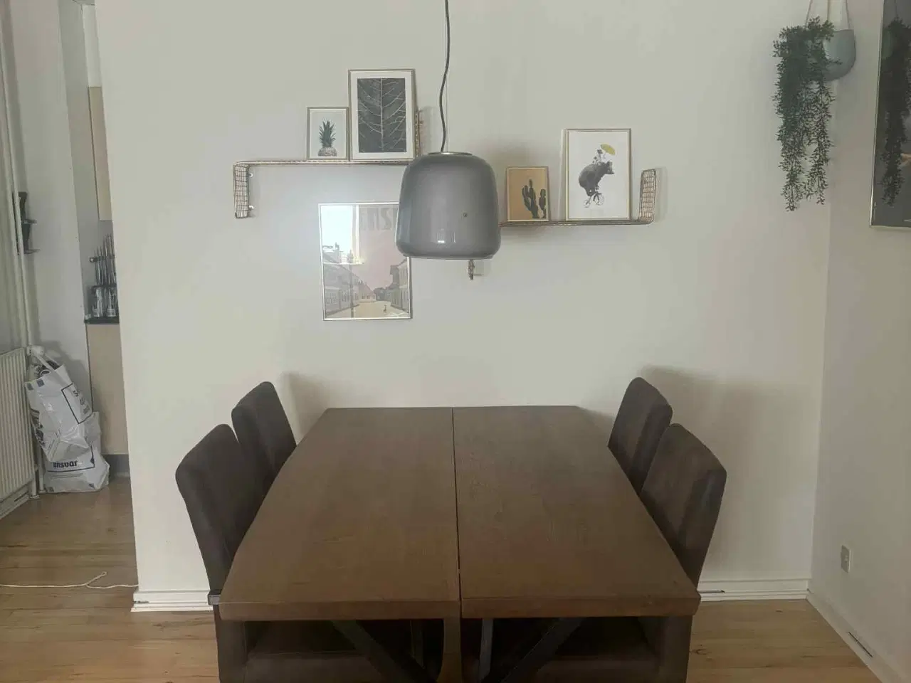 Billede 3 - Spisebord i massivt egetræ + Evedal lampe