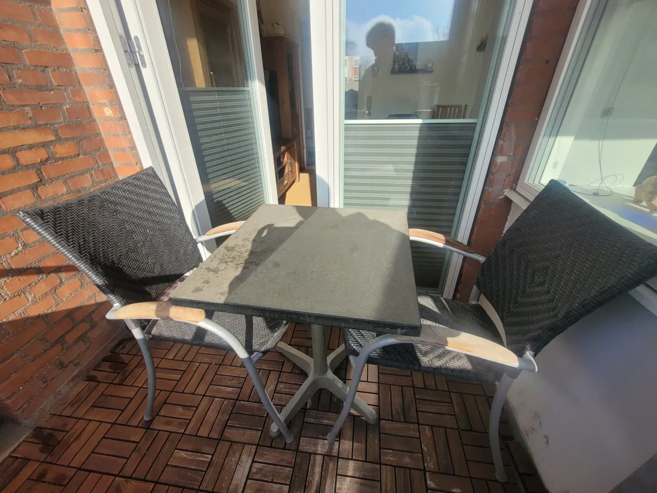 Billede 1 - Cafebord med 2 stole og hynder
