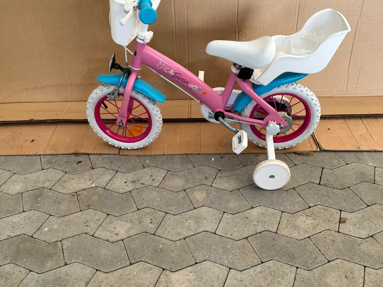 Billede 1 - Børnecykel med tilbehør