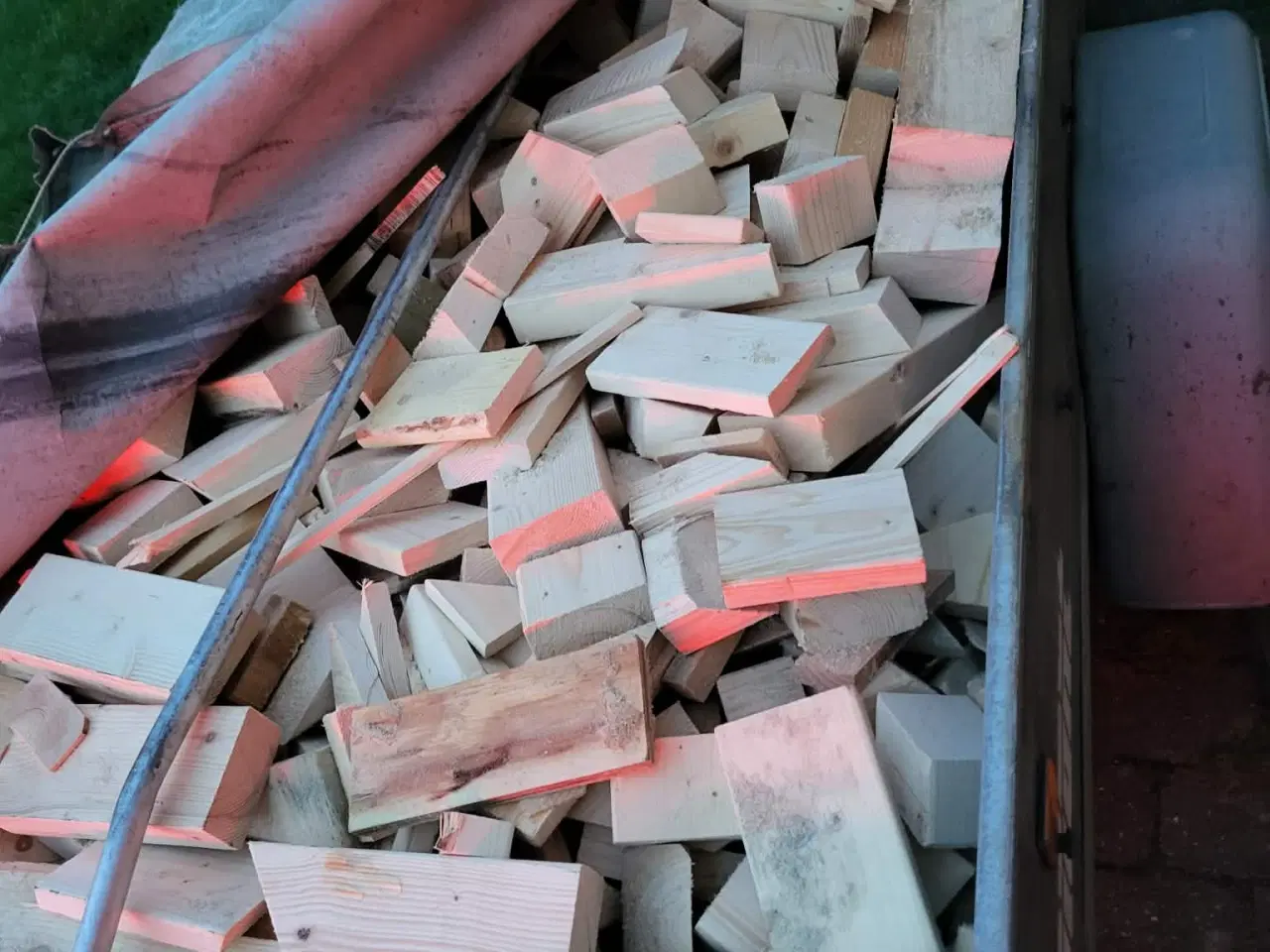 Billede 1 - Afskåret tørt træ/brænde