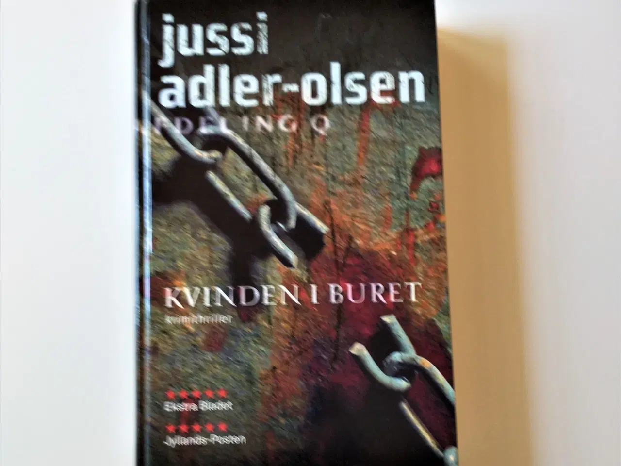 Billede 1 - Kvinden i buret. Af Jussi Adler-Olsen