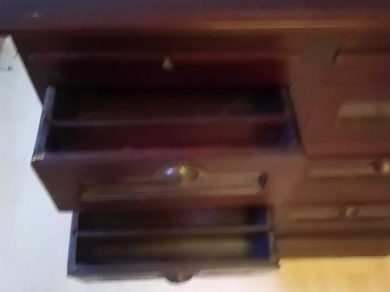 Billede 5 - Kommode med skuffer