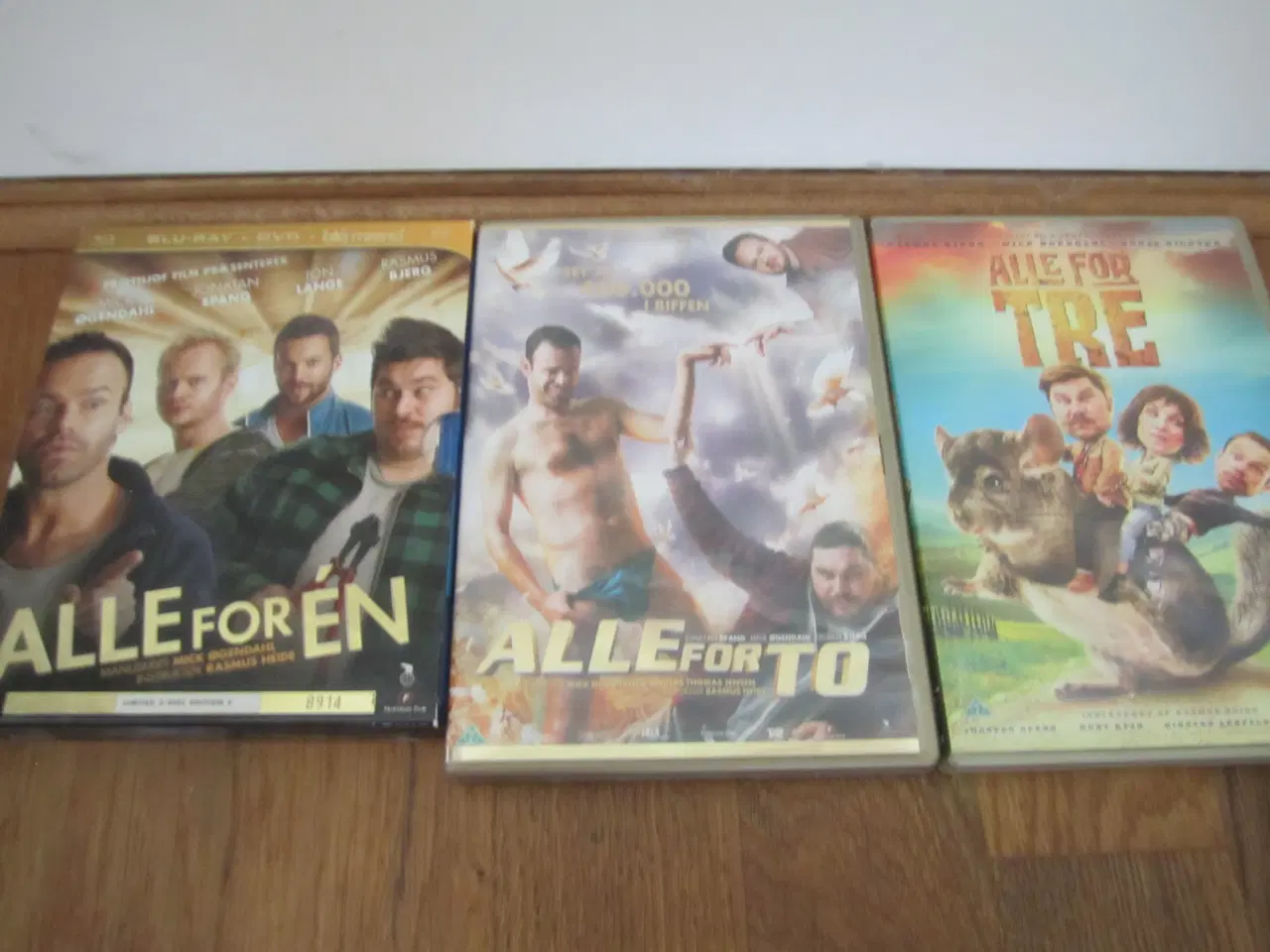 Billede 1 - ALLE FOR EN, TO & TRE.