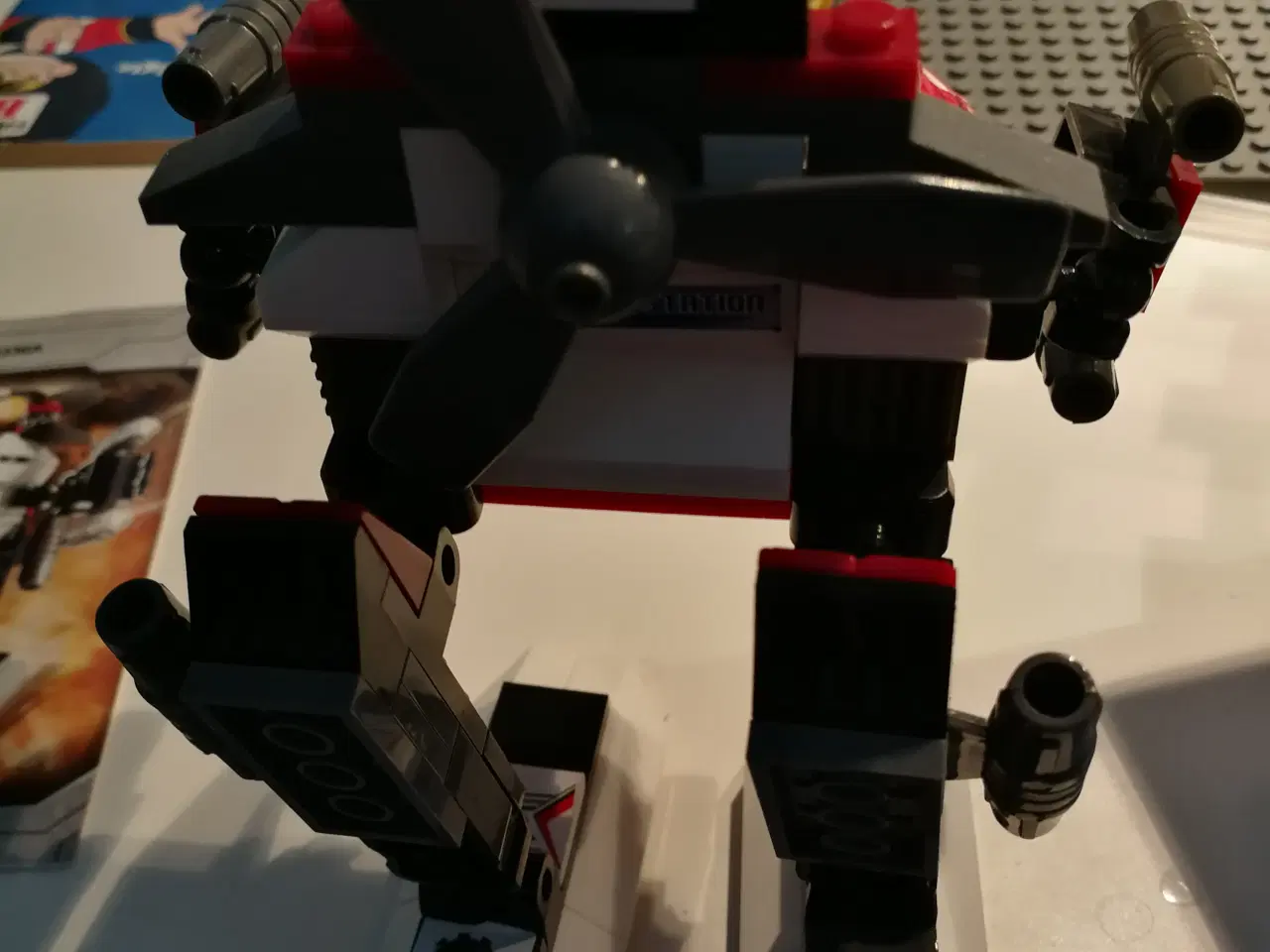 Billede 2 - Robot figur lego 