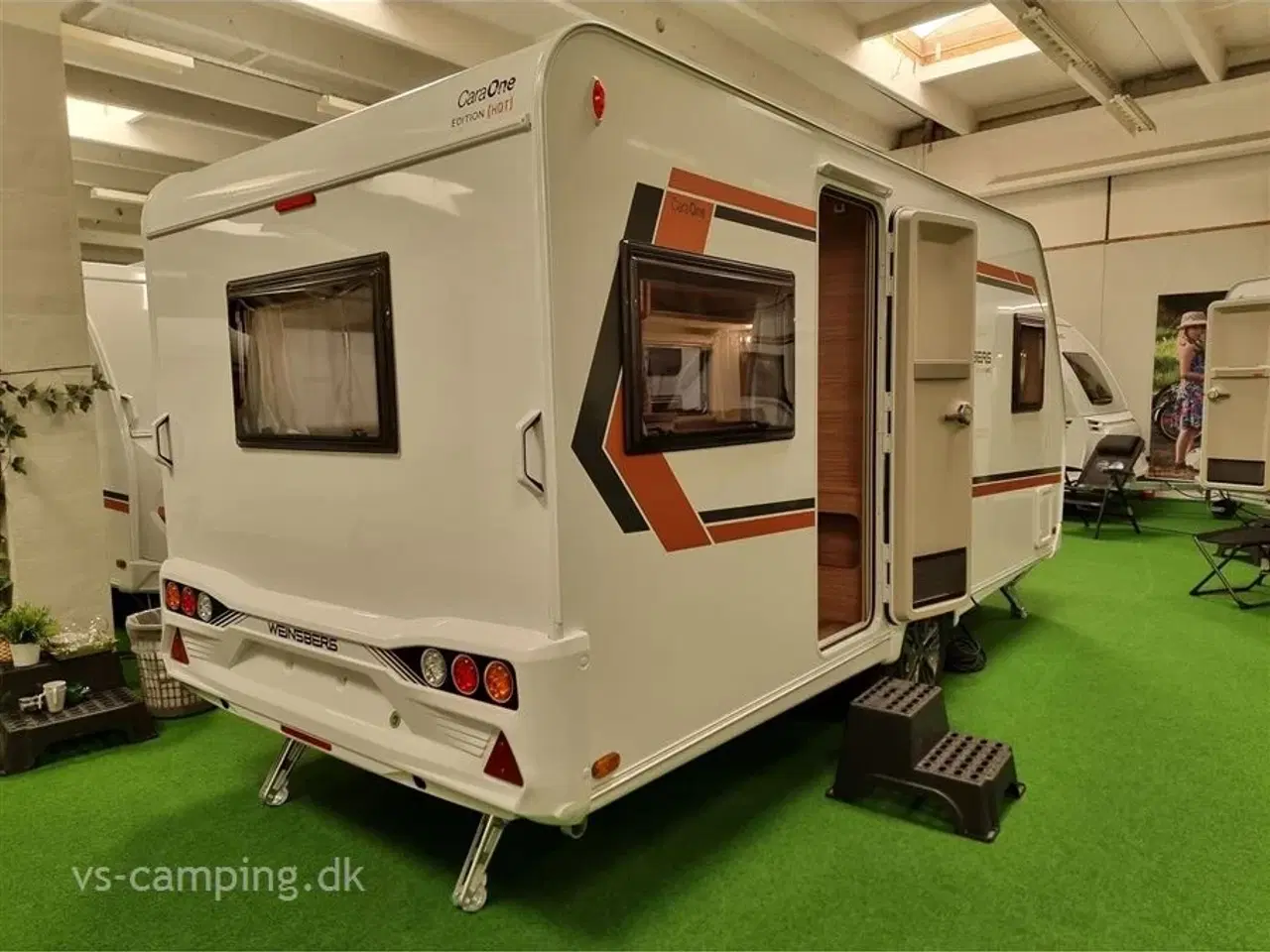Billede 2 - 2025 - Weinsberg CaraOne 450 FU   ATTRAKTIV CAMPINGVOGN MED FRANSK SENG OG RUNDSIDDEGRUPPE