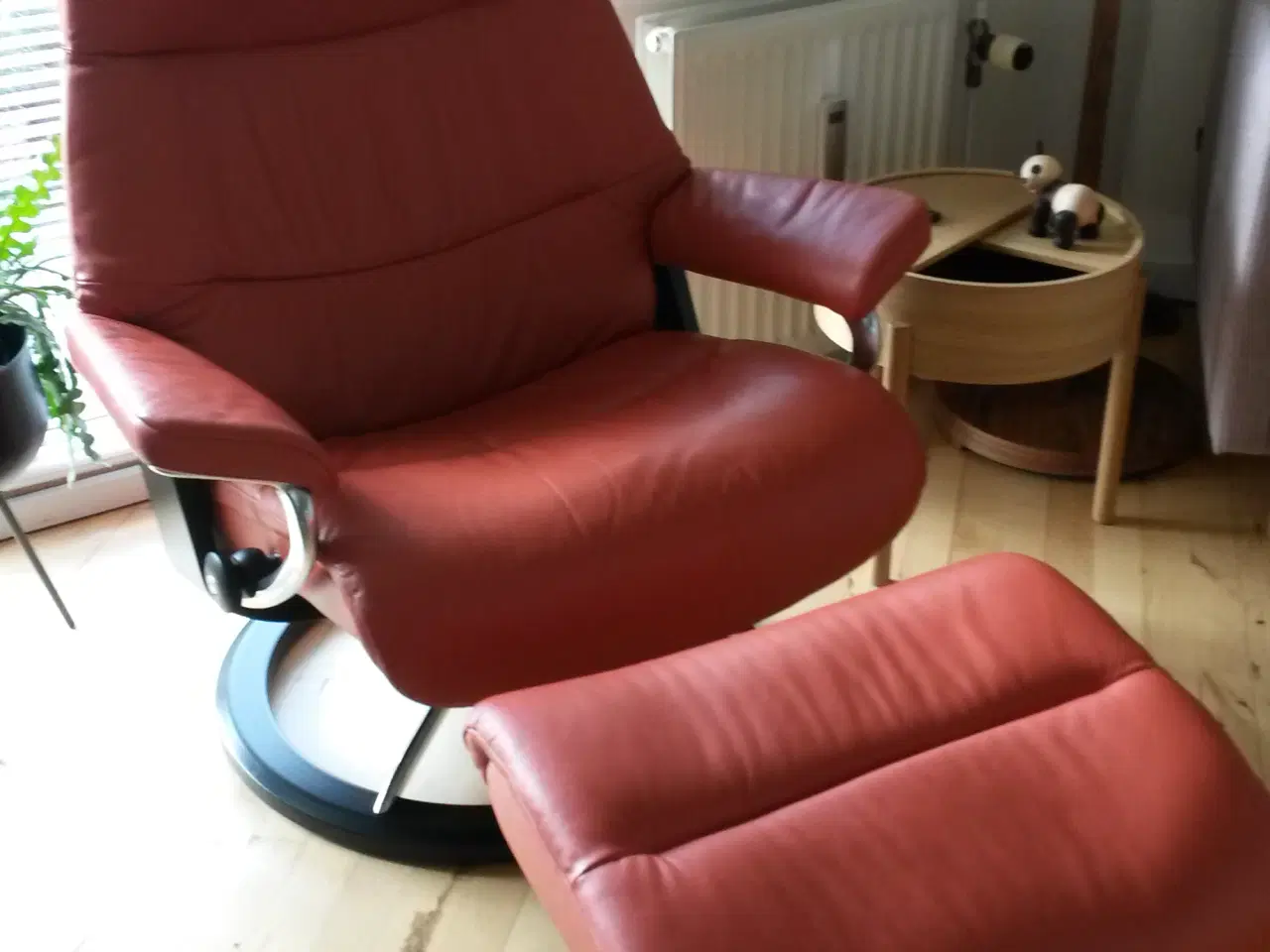 Billede 4 - stressless wiev med skammel i henna farve