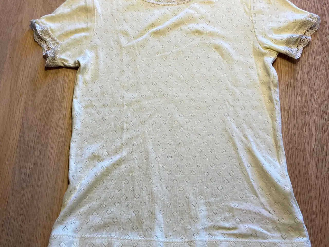 Billede 6 - Stribede jeans med god vide str. 134. Tshirt mm