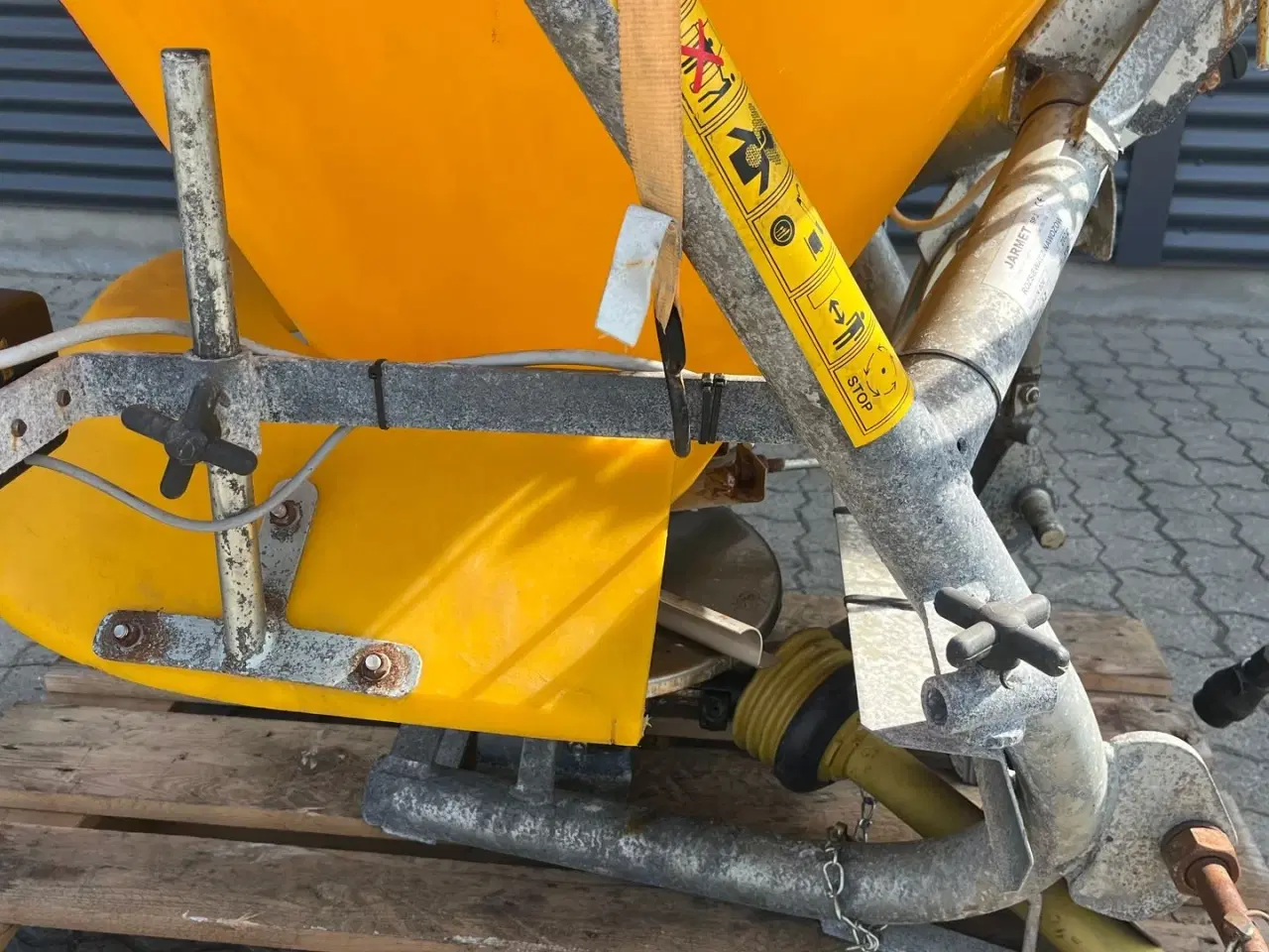 Billede 13 - Jar-Met n020 Saltspreder til lille traktor