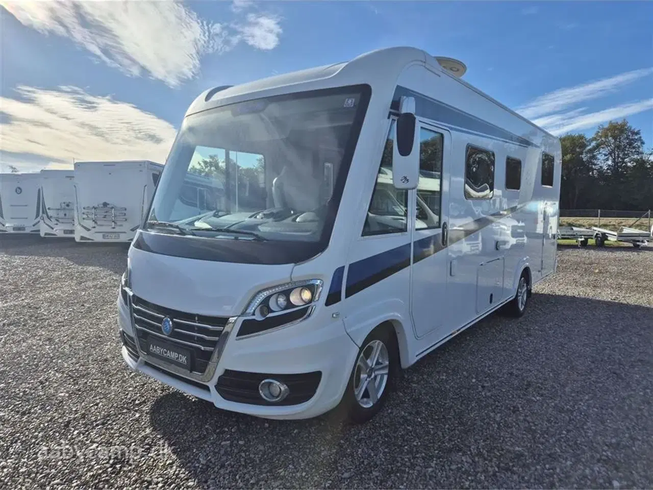 Billede 4 - 2018 - Knaus Sky I 700 LEG   Automatgear. markise. 2x batterier. 2x solceller. Dometic A/C. Elektrisk indgangstrin. Dellæder.