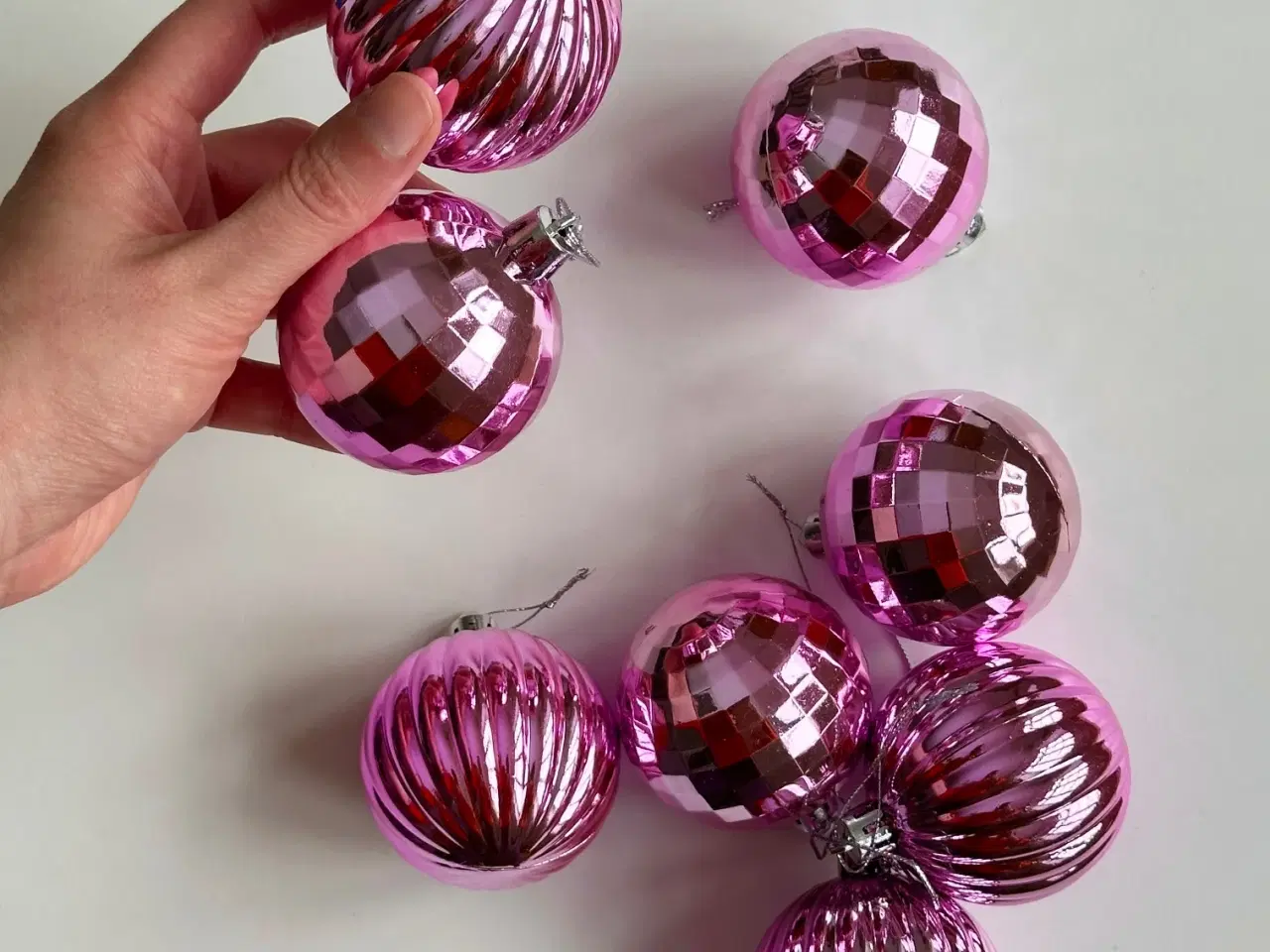 Billede 1 - Nyere julekugler, lyserød plast, 8 stk samlet