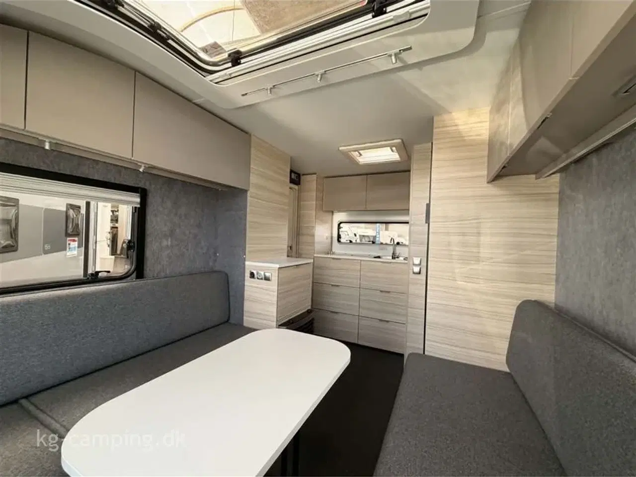 Billede 5 - 2026 - Adria Altea 362 LH   Adria Altea 362 LH - Klar til eventyr - Enkeltsenge - Stort 140L Køleskab