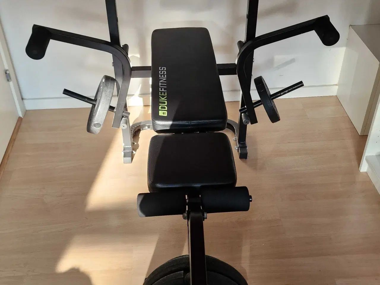 Billede 2 - Træningsbænk + 50 kg vægte sælges.