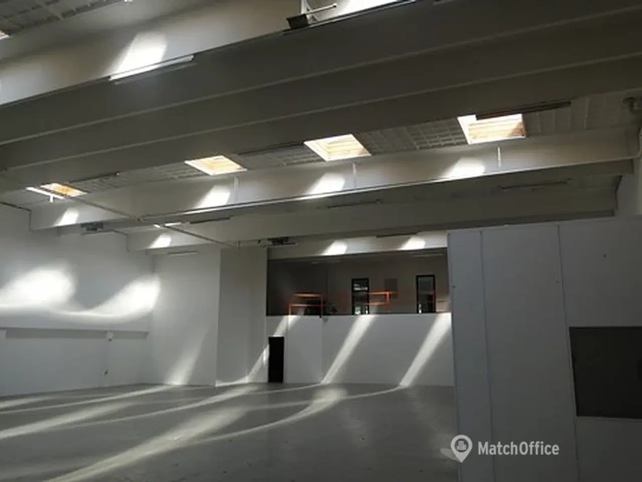 Billede 3 - Lager med tilhørende kontor/administration/showroom