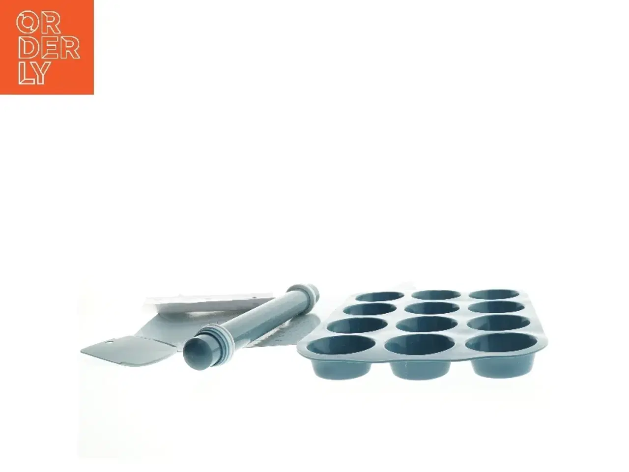 Billede 1 - Bagesæt med muffinform og dejskraber