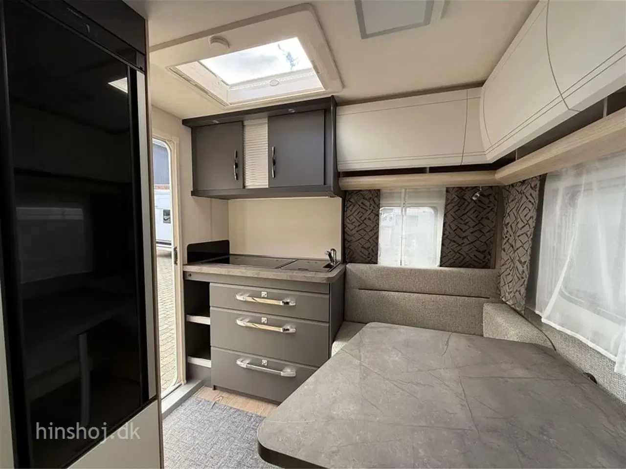 Billede 6 - 2025 - Hobby De Luxe 400 SFE   Fantastisk rejsevogn fra Hobby med en dejlige franskdobbelt seng fra Hinshøj Caravan.