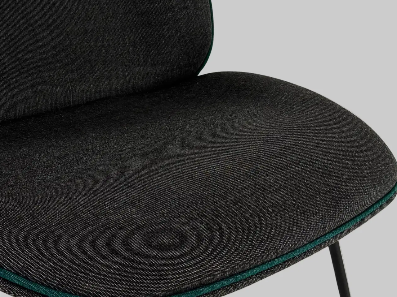 Billede 6 - GUBI Beetle Loungestol – Mørkegrå/Sort Stel