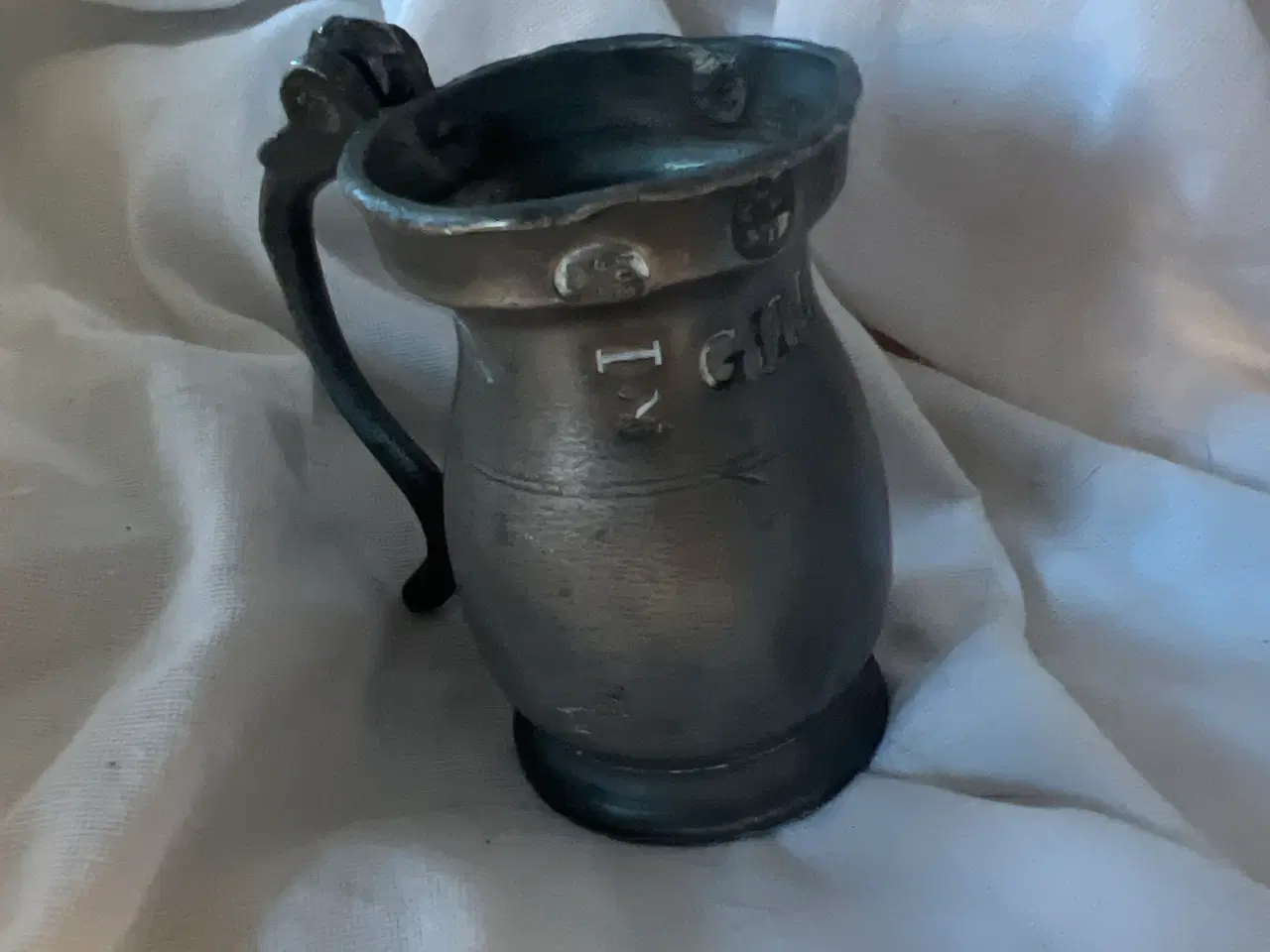 Billede 1 -   Gill whisky kande tin 