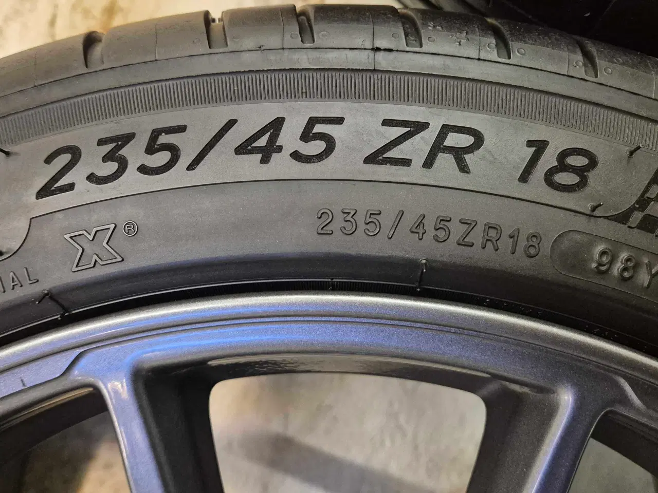 Billede 4 - 5x114.3 TESLA ORIGINAL ALUFÆLGE MED SOMMERDÆK