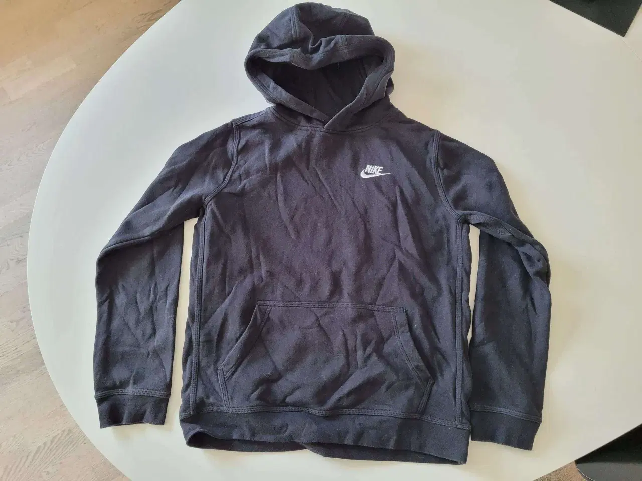 Billede 2 - Nike hoodie og Nike t-shirt str. 12 år sælges