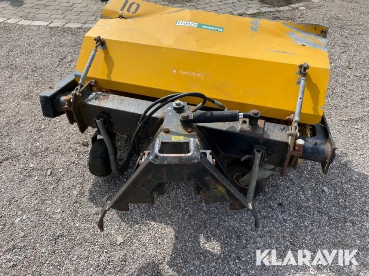 Billede 12 - Traktor med kost John Deere 3720