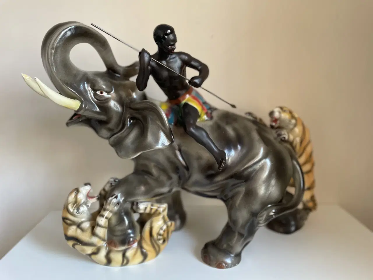 Billede 1 - Stor smuk sjælden portugisisk keramik figur fra 50