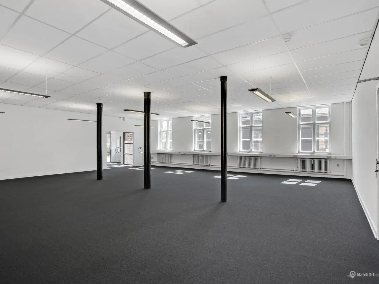 Billede 4 - Stort lyst kontor