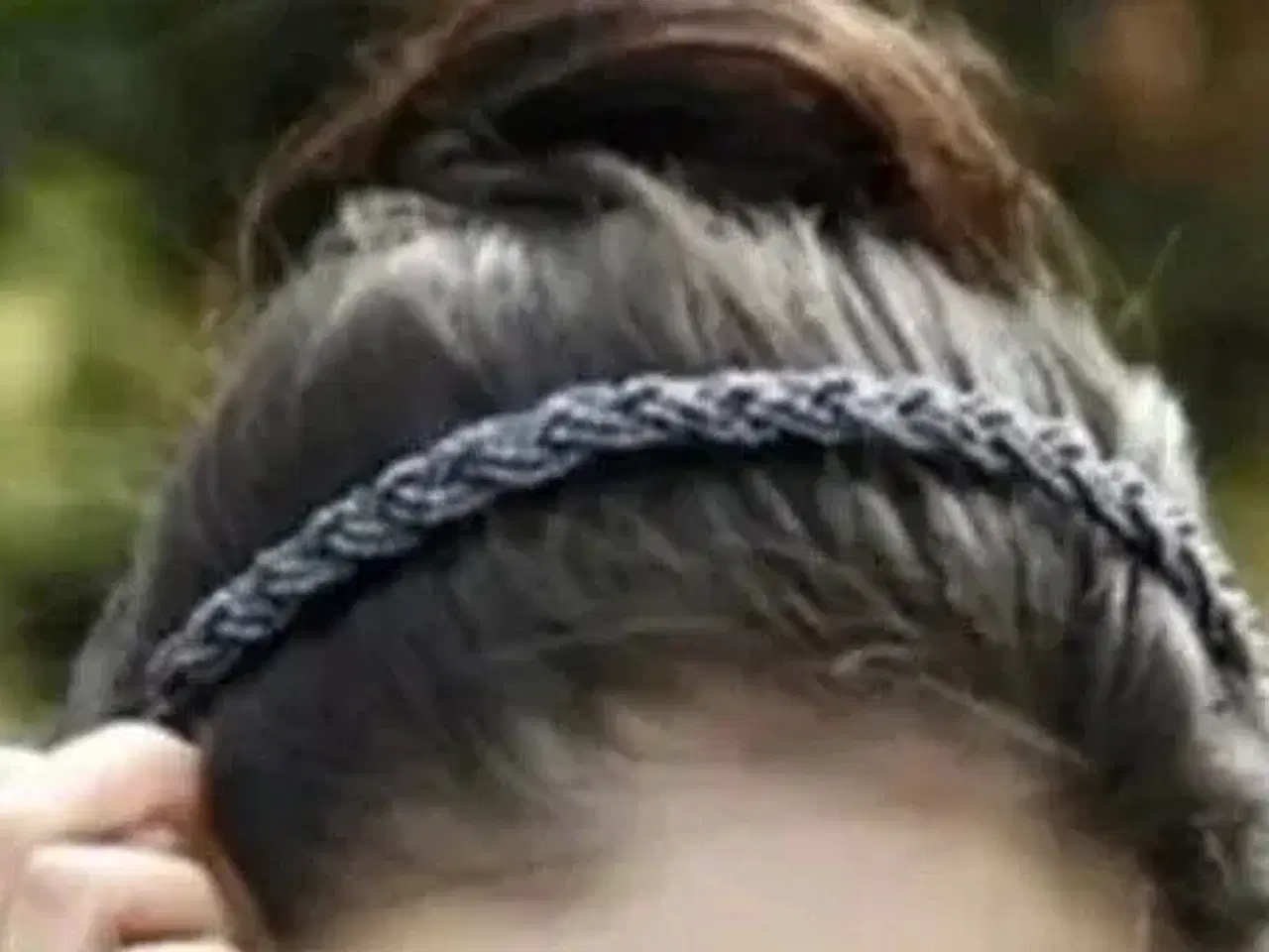 Billede 2 - Smuk fletter hårbøjle med perler i mørkeblå 