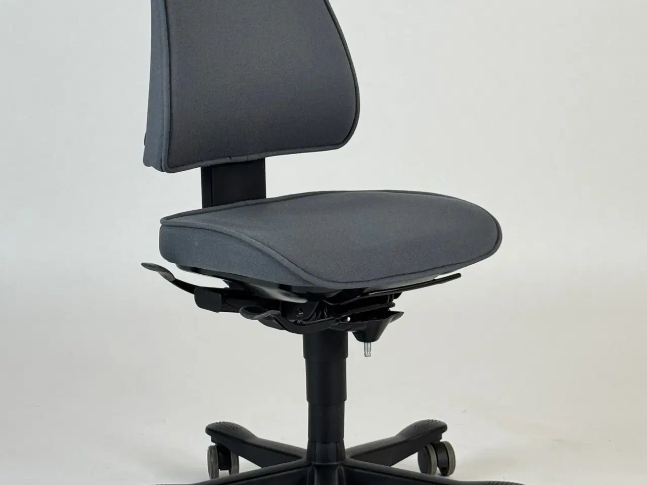 Billede 1 - Kinnarps Free Float 6110 Kontorstol – Grå/Sort Stel