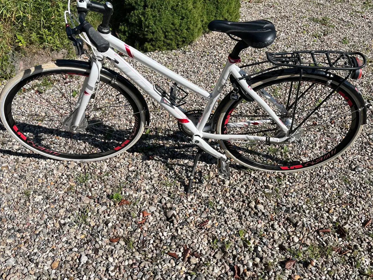 Billede 1 - MBK Concept Dame/Pige cykel
