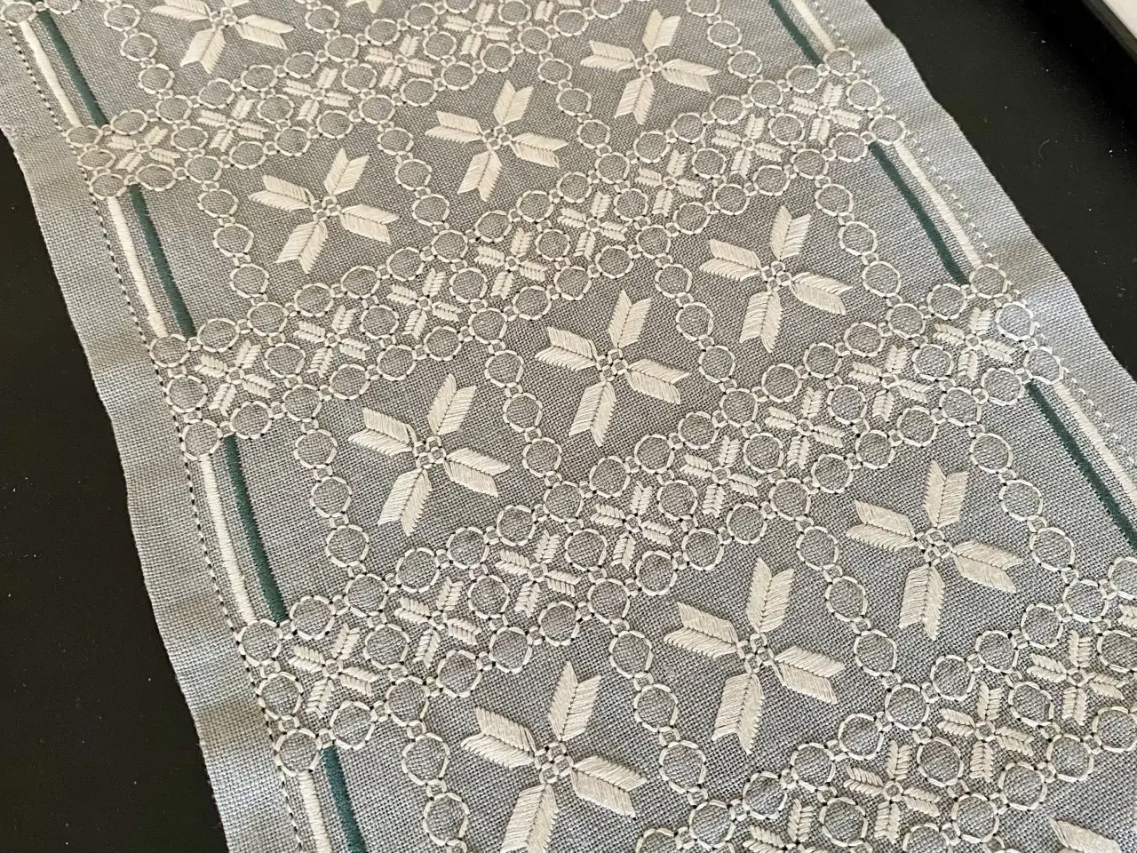 Billede 4 - Broderet bordløber