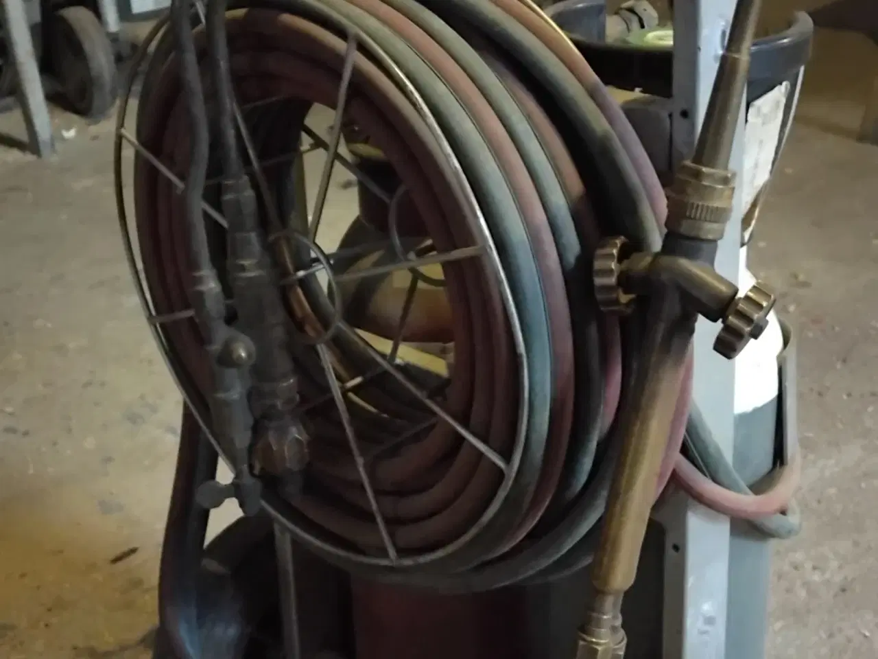 Billede 2 - ilt og gas med ejendoms flasker