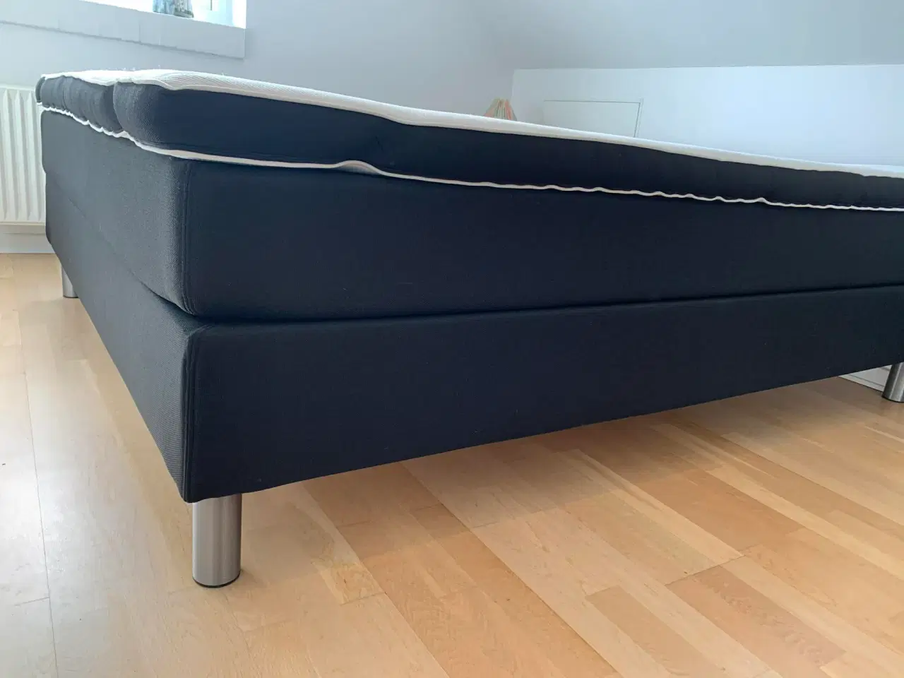 Billede 3 - Næsten ubrugt boxmadras med topmadras 160x200 cm