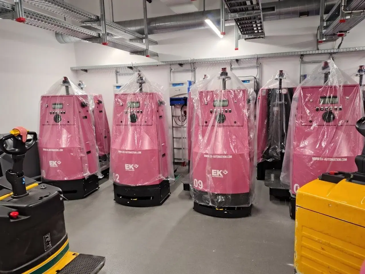 Billede 33 - Eleven Transport Robots and six chargers E&K AUTOMATION ECO L03