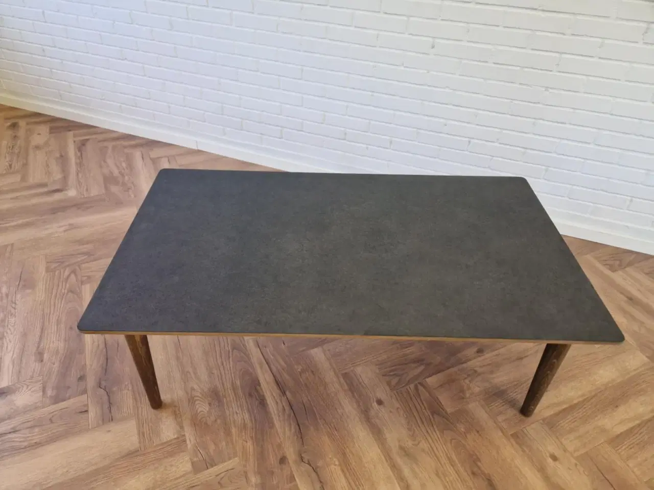 Billede 9 - Nyt stort sofabord med stone look laminat 