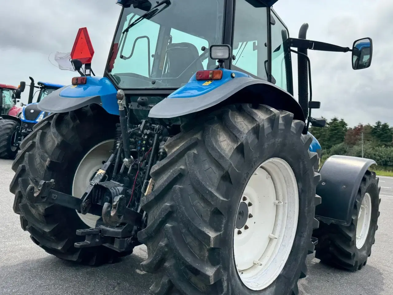 Billede 12 - New Holland TM 165  KUN 4000 TIMER OG AFFJEDRET KABINE!