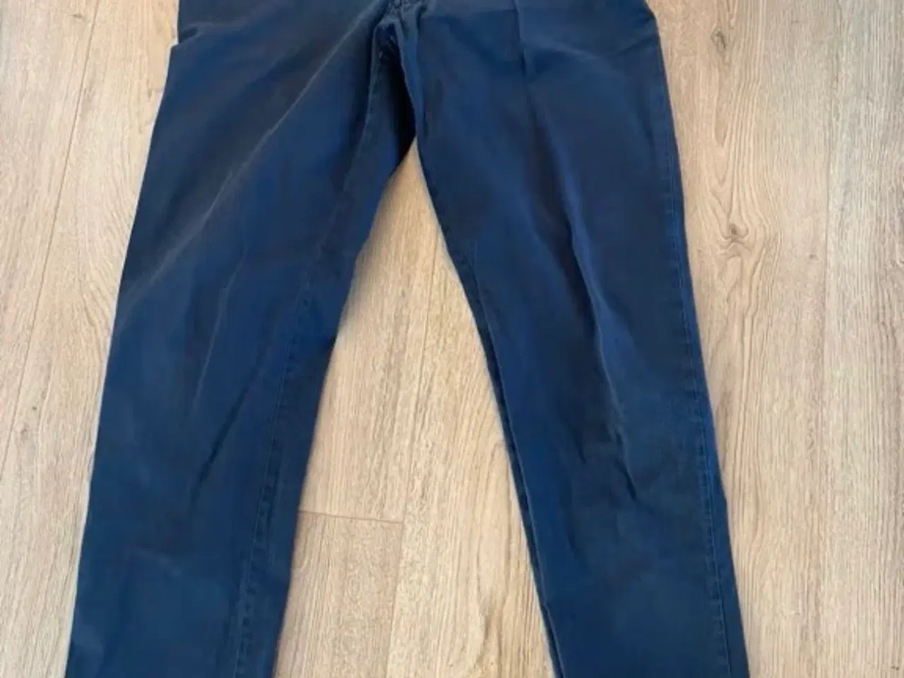 Billede 1 - Mørkeblå jeans fra Hattric