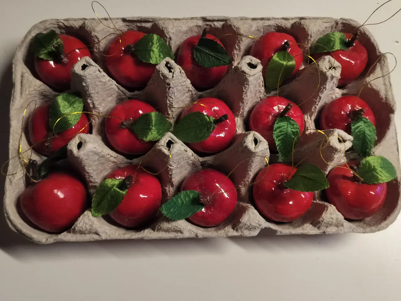 Billede 1 - Gamle fine æbler til juletræet