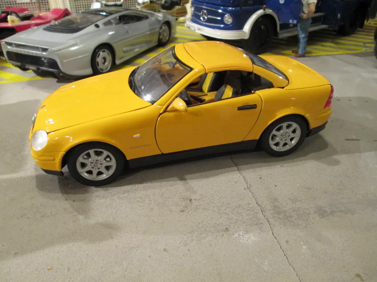 Billede 3 - Modelbil   Mercedes  SLK  230   Maisto  1:18