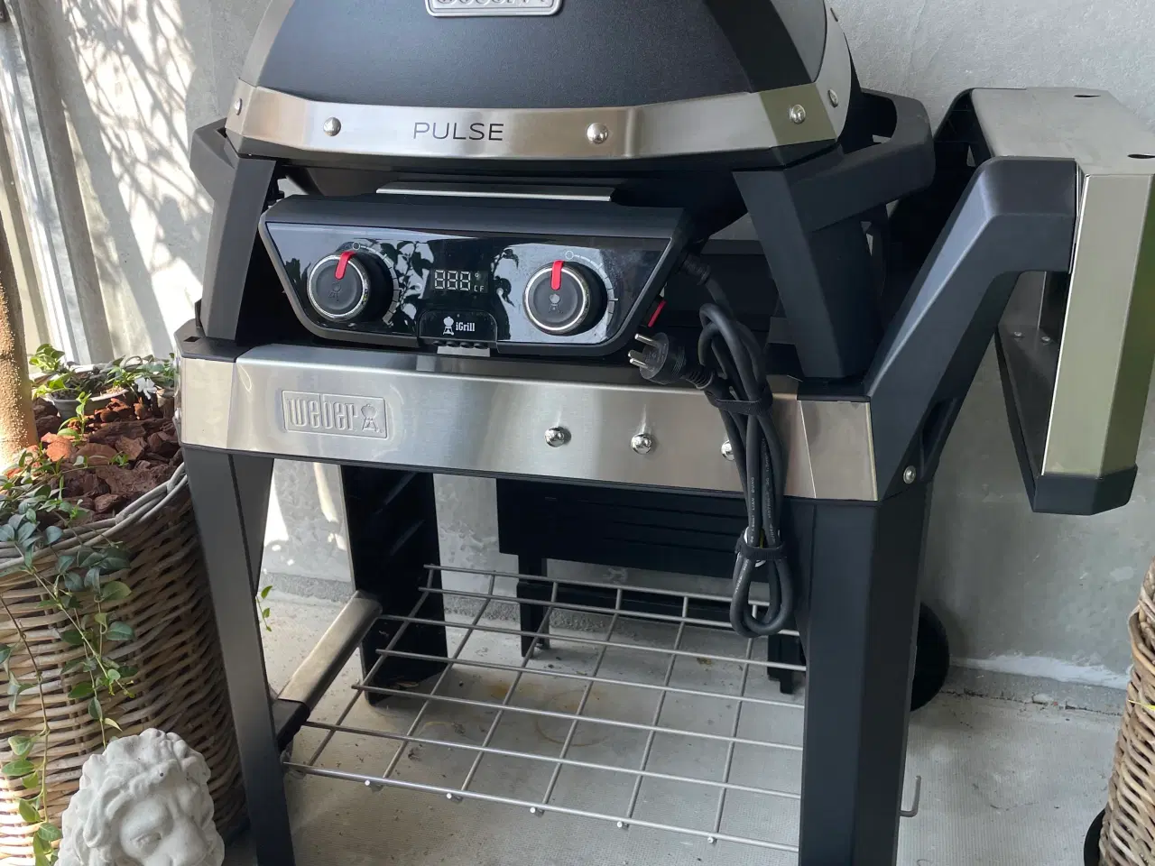 Billede 1 - Weber Pulse 2000 el-grill med bord