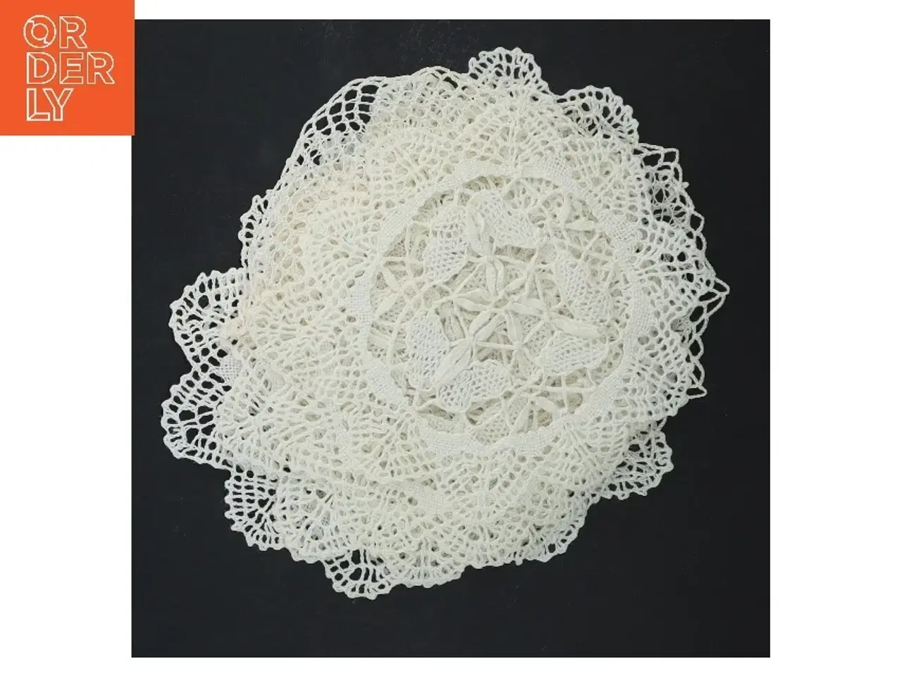 Billede 1 - 12 stk hæklede dækkeservietter (str. 12 stk 14 cm)