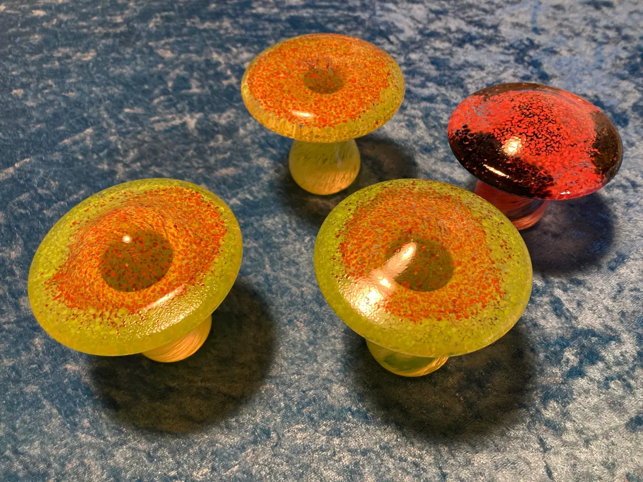 Billede 1 - Fire glas-paddehatte sælges