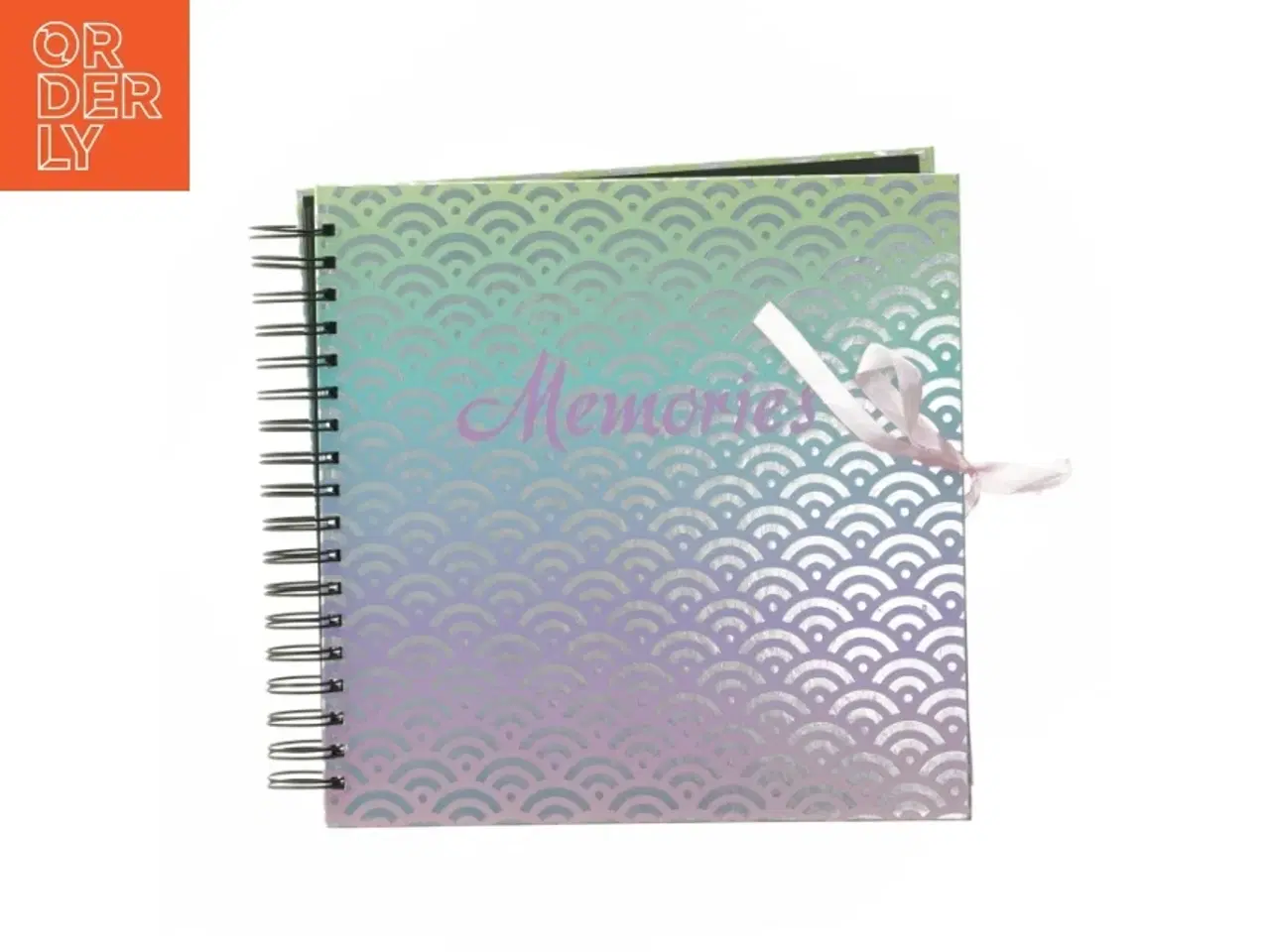 Billede 1 - Fotoalbum / scrapbog i pastelfarver med spiralbinding (str. 25x25 cm)