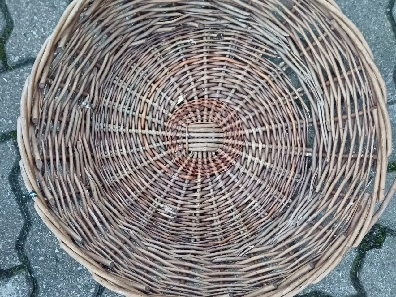 Billede 1 - Flettet kurv stor rund i naturmateriale