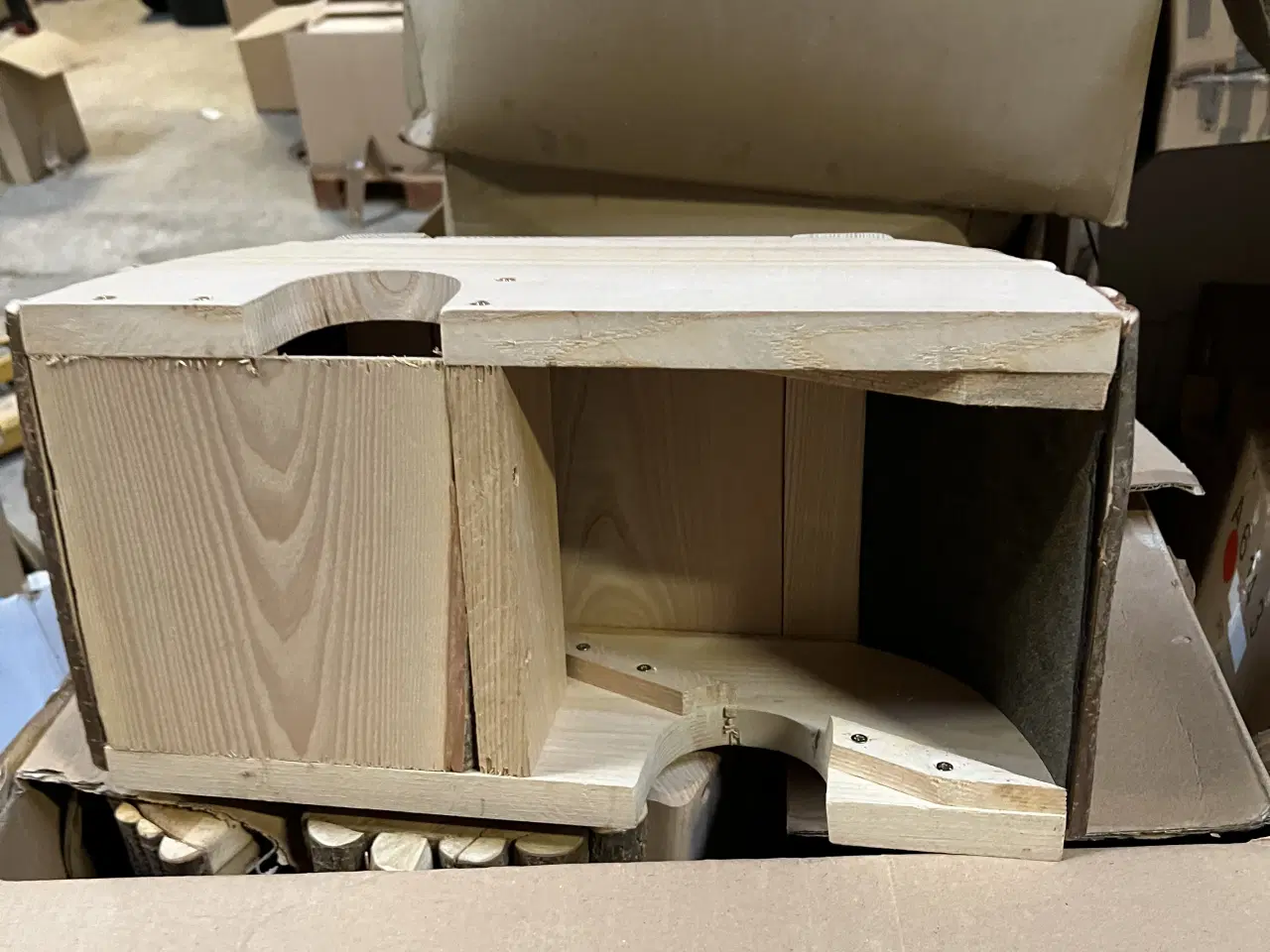 Billede 11 - Hej, jeg har nogle naturvarer, fugle, egern, pinds