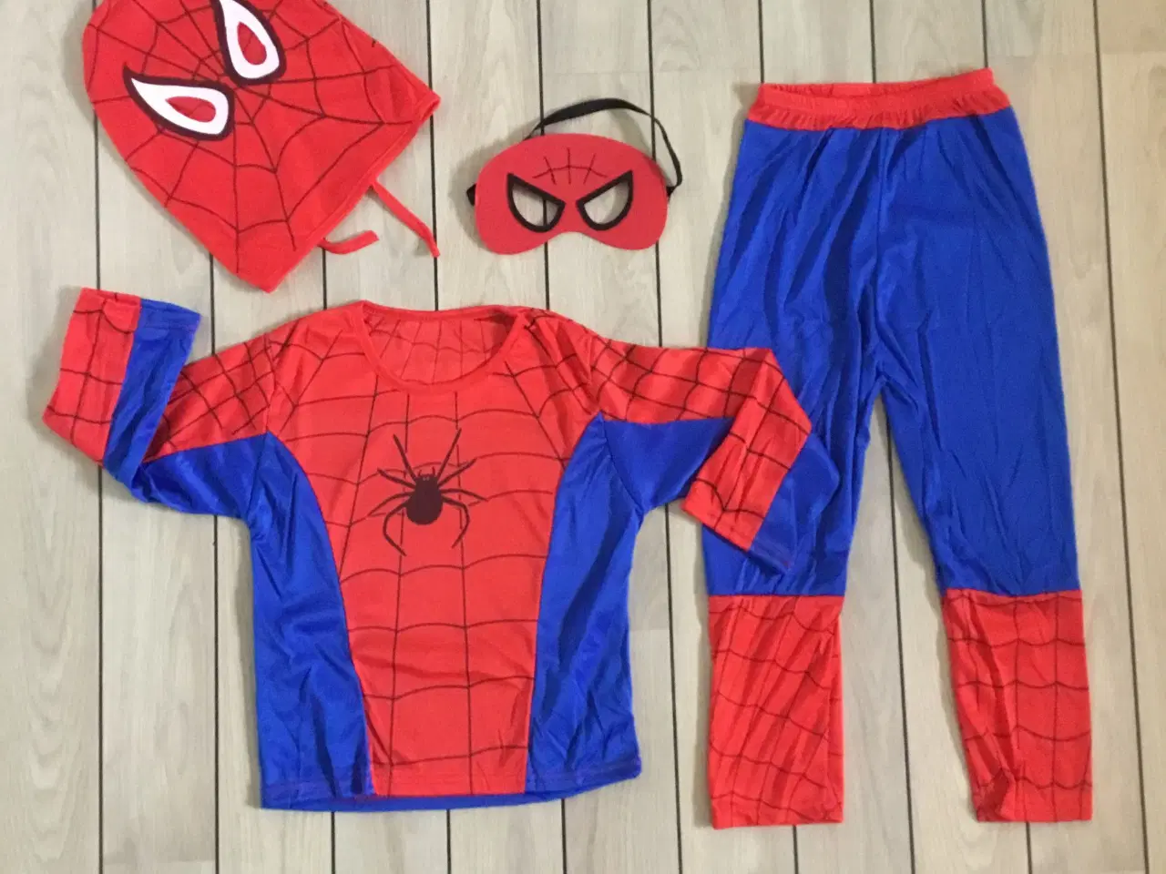 Billede 5 - Spiderman dragt str. 104 kostume udklædningstøj