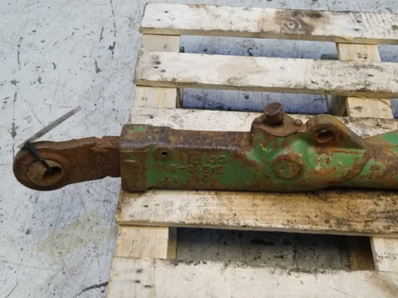 Billede 2 - John Deere 4040 L.H. Liftarm AR80667