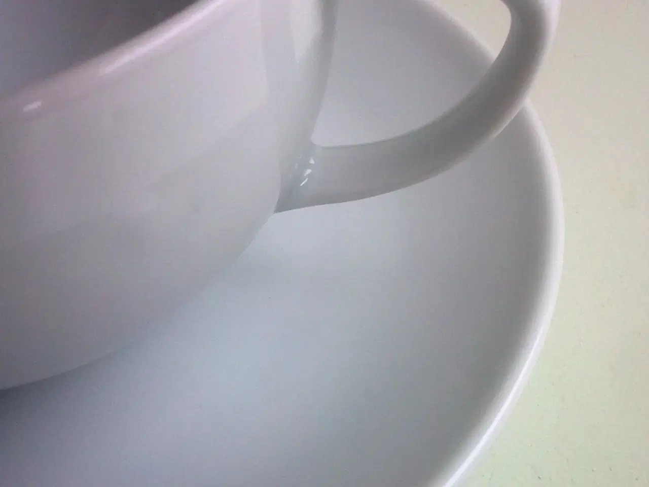 Billede 1 - Hvid dansk design tekop Royal Copenhagen