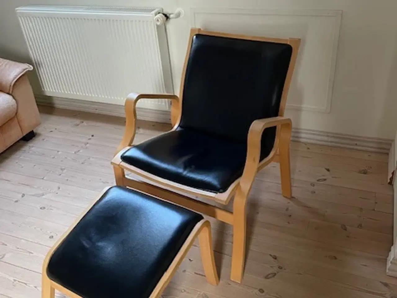Billede 1 - Læder stole med tilhørende fodskammel