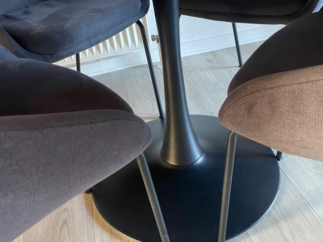 Billede 8 - Spisebordssæt med 4 stole